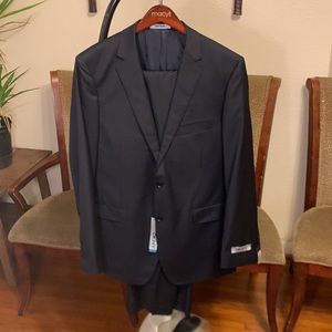 NWT DKNY 100% Wool Slim Fit Navy Pinstripe Suit 44L 37W
